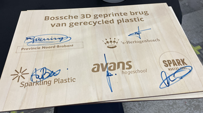 Bossche 3D geprinte brug van gerecycled plastic - Provincie Noord-Brabant 's-Hertogenbosch Sparkling Plastic Avans Hogeschool Spark Makers Zone