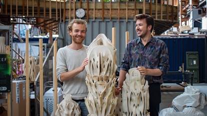 Max Latour en Pierre Oskam van Urban Reef met hun ecologische kunstwerken.
