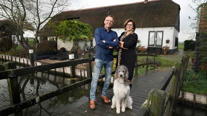 Chantal de Schepper en Danny Floren voor hun duurzame boerderij